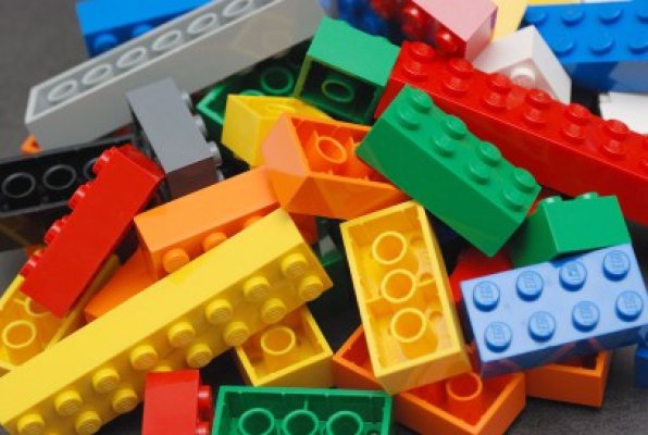 Lego a devenit cel mai mare producător mondial de jucării